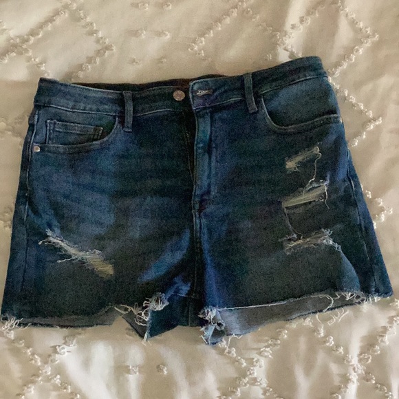 Guess women shorts size 31 - Picture 2 of 4